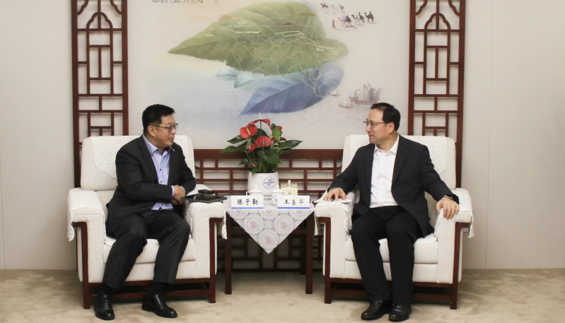 Our Council Meets With Singapore Consul-General in Shanghai Tan Chee King